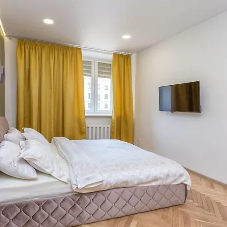 2 In The Center Apartment *